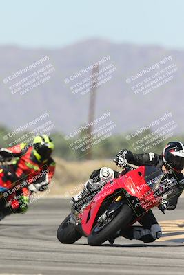 media/Oct-13-2025-Moto Forza (Mon) [[a66d839500]]/3-B Group/Session 3 (Turn 16)/